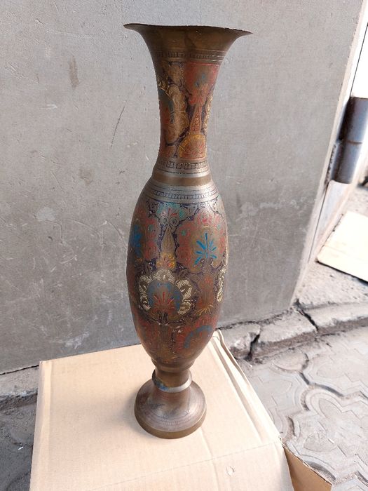 Бронзовая  ваза.