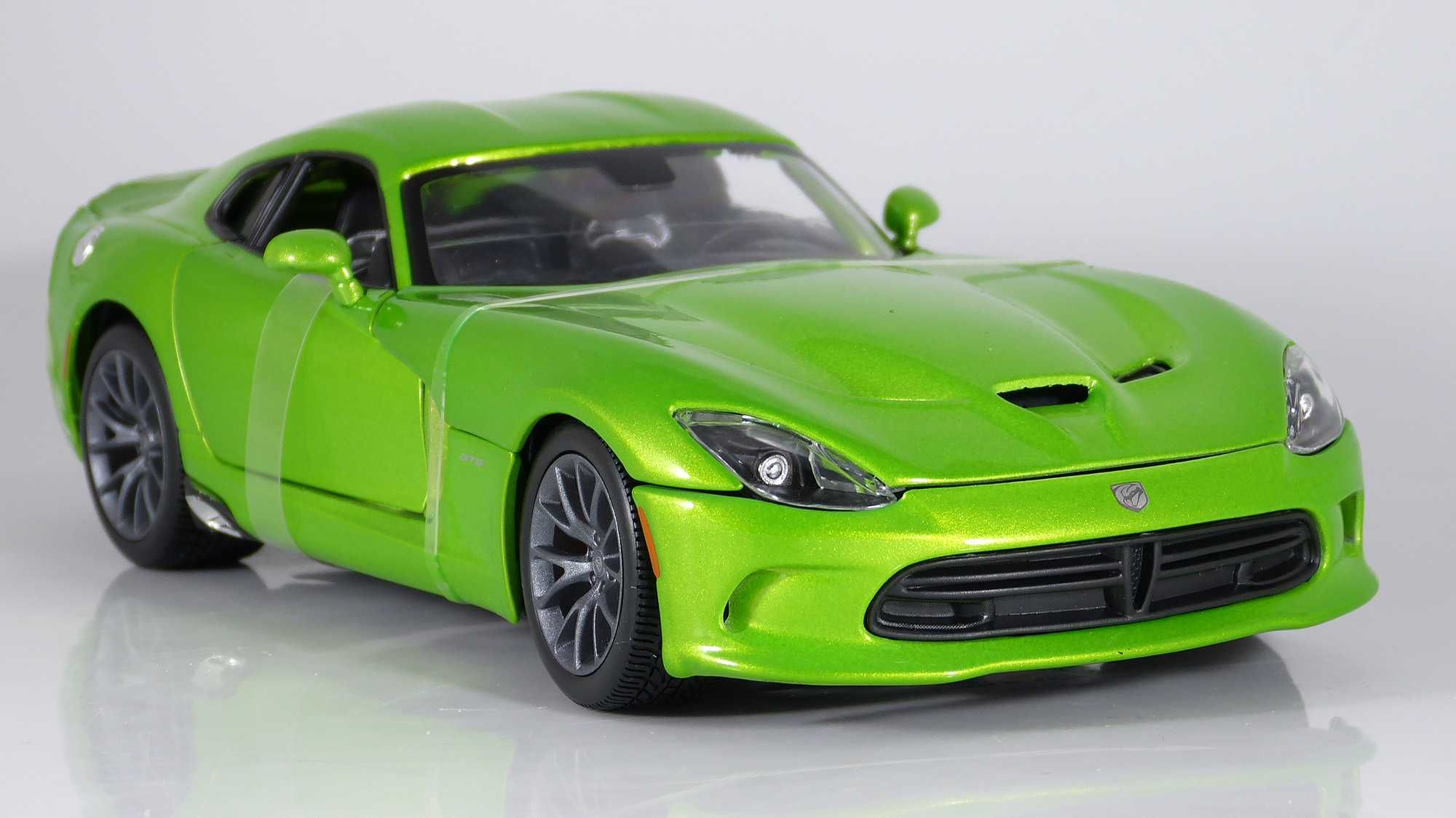 Model 1:18 Maisto Dodge Viper SRT GTS green