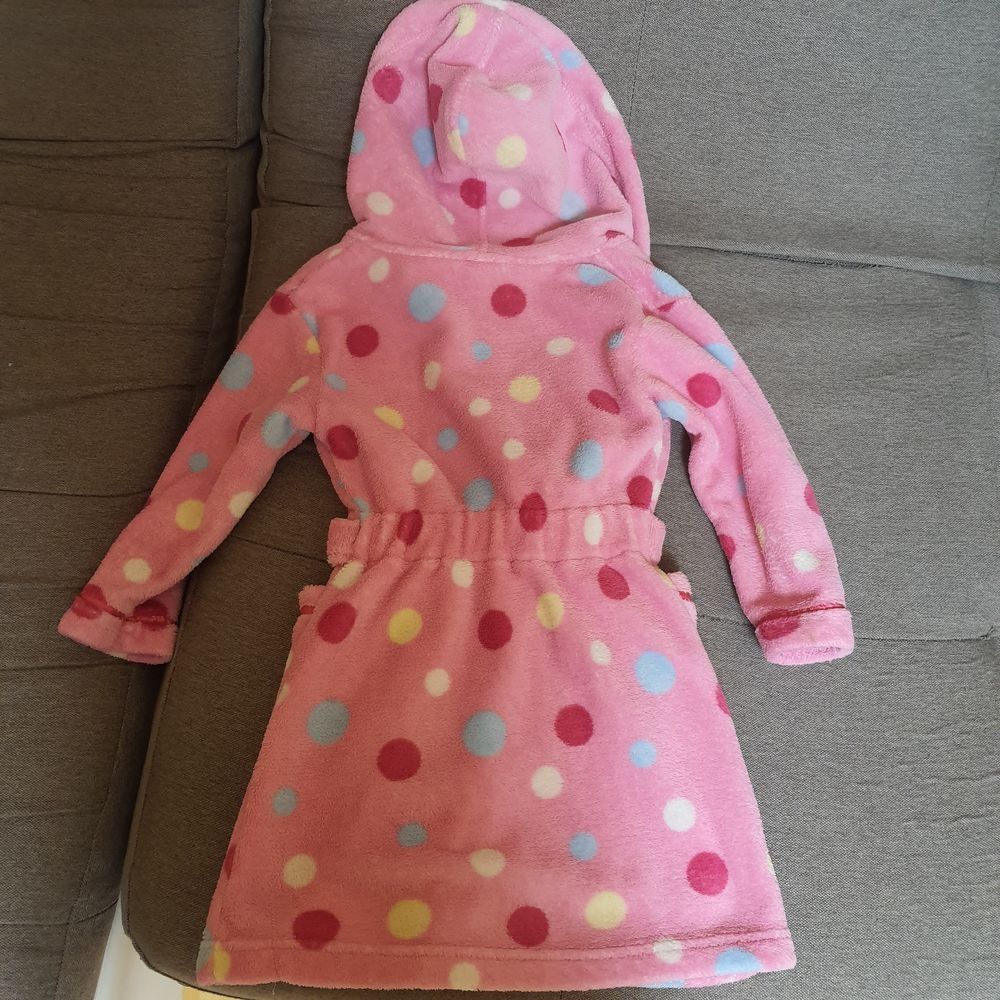 Продам детский махровый халат. Возраст 3-4 года. Можно олх доставкой.