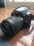 Máquina fotográfica Canon EOS 100D