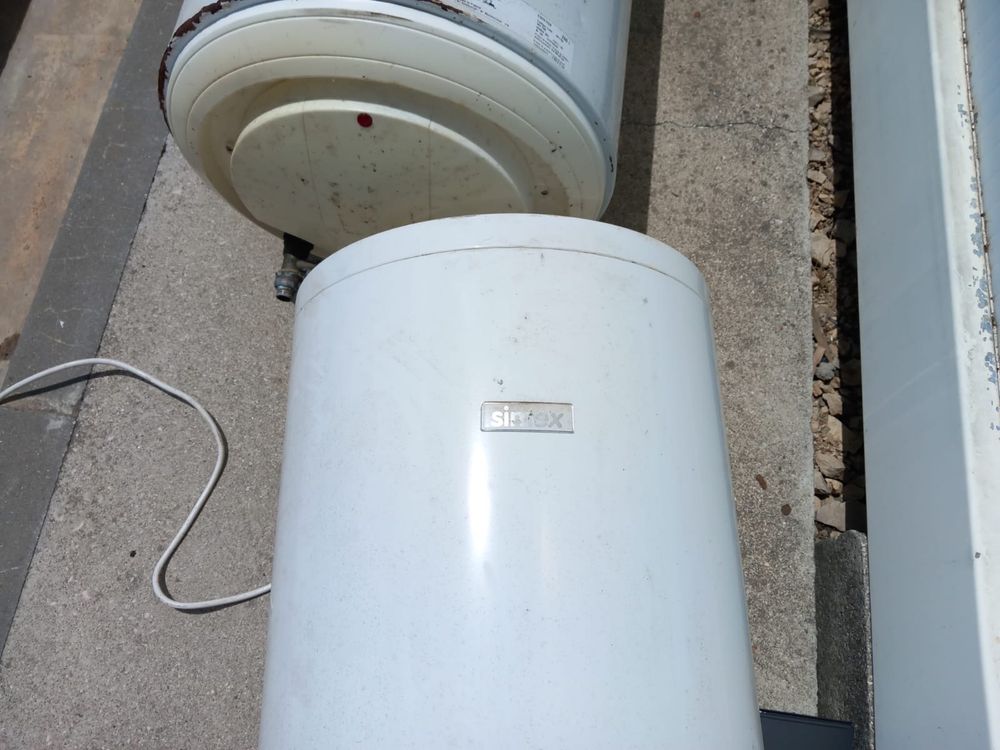 2 Termoacumuladores de 150 e 200 litros