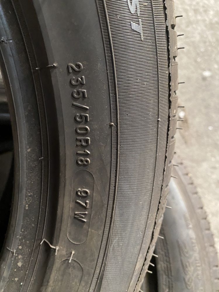 Pneus semi novos Michelin 235/50/18