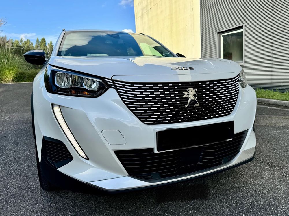 Peugeot e 2008 praticamente novo