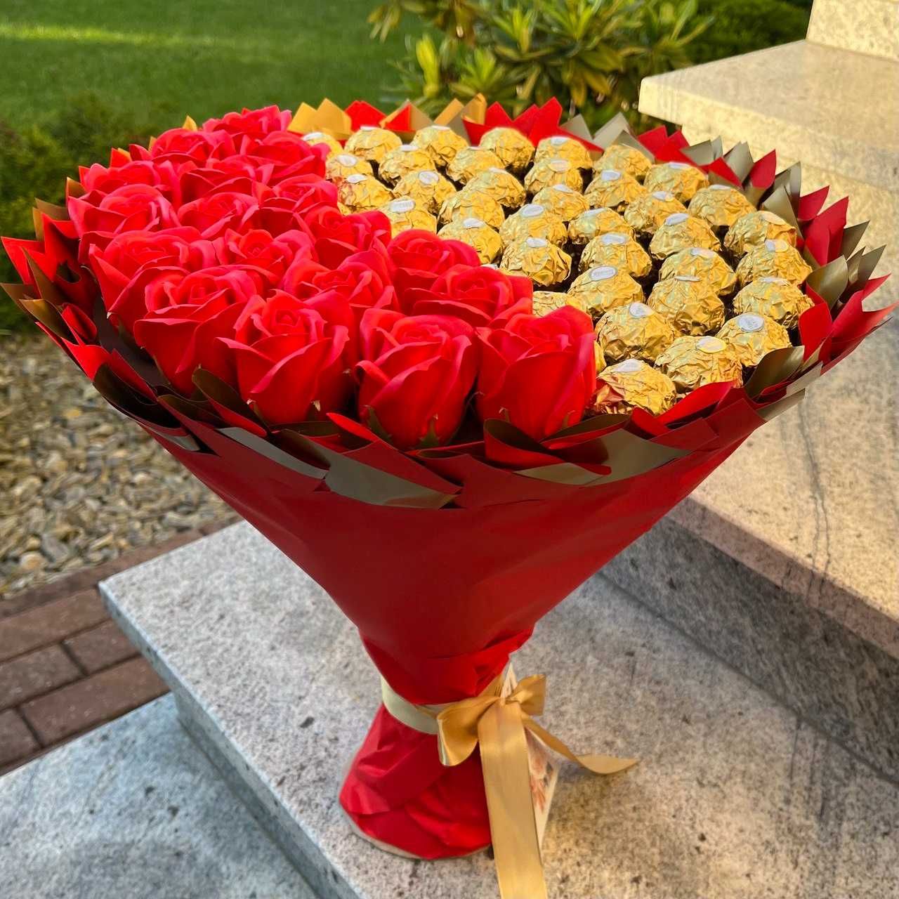 Bukiet róże mydlane 18 szt. Ferrero Rocher. Prezent na 60 18 Urodziny.