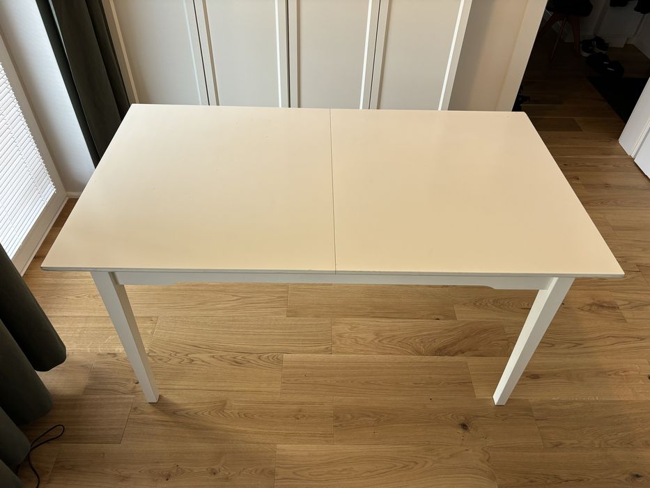 Bialy rozkladany stol Ikea