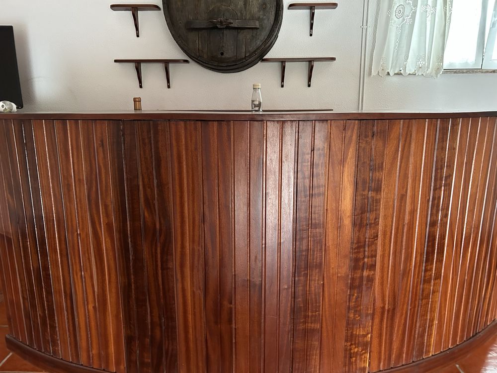 Bar para casa em muito bom estado