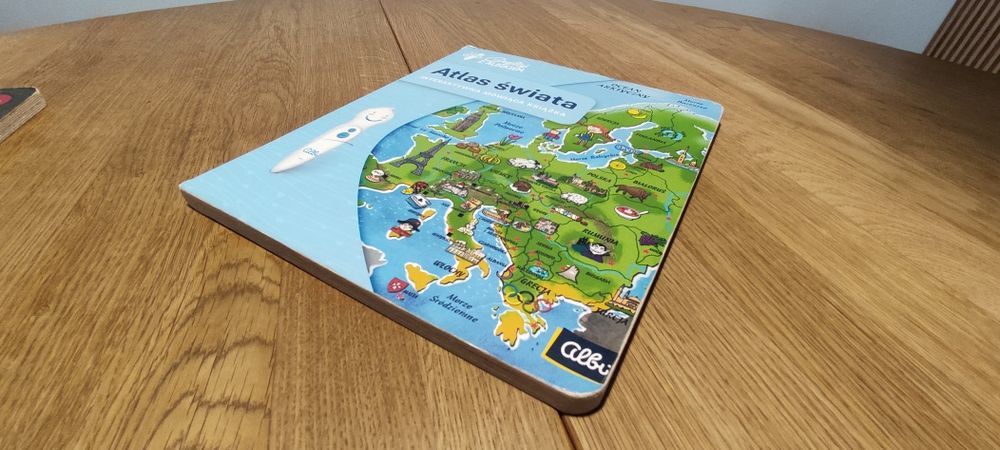 Pióro Albik + Wszechświat + Atlas świata+ Wesoła nauka +Świat zwierząt