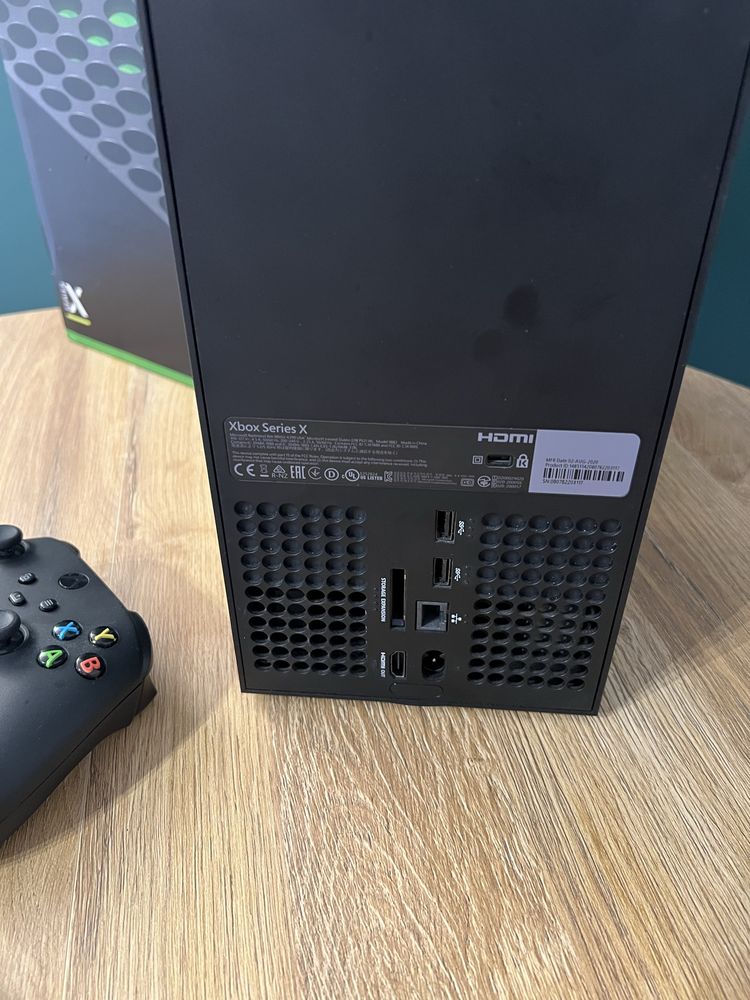 Konsola Xbox Series X zestaw z padem i grą FIFA 23