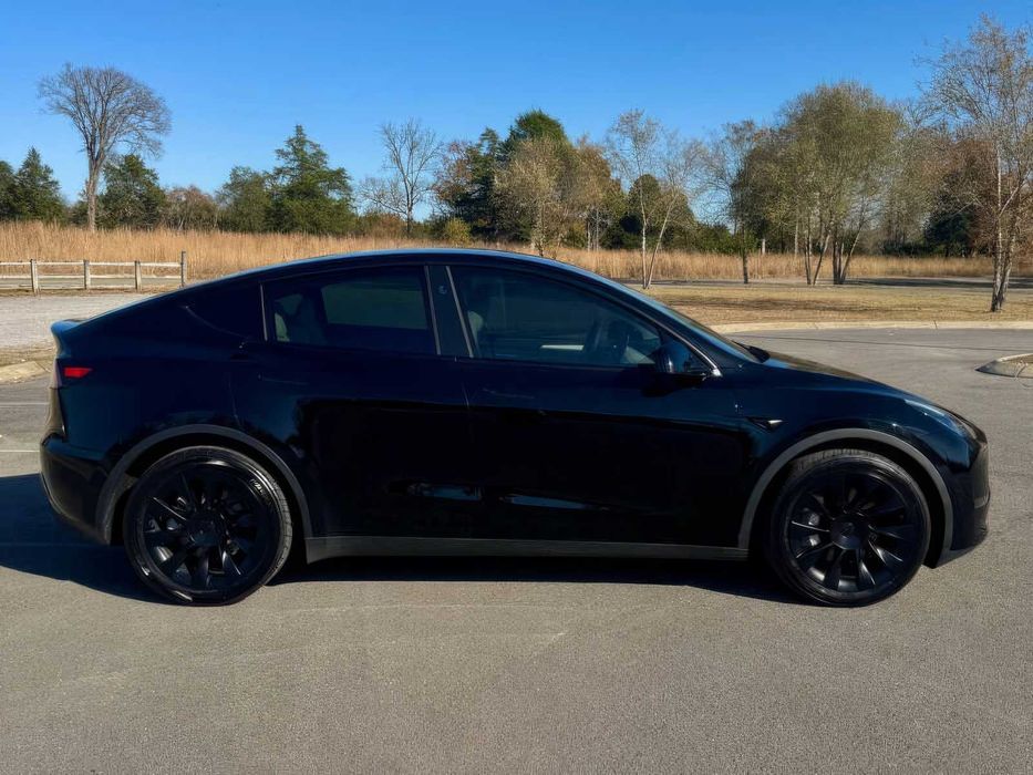 Tesla Model Y Long Range      2023