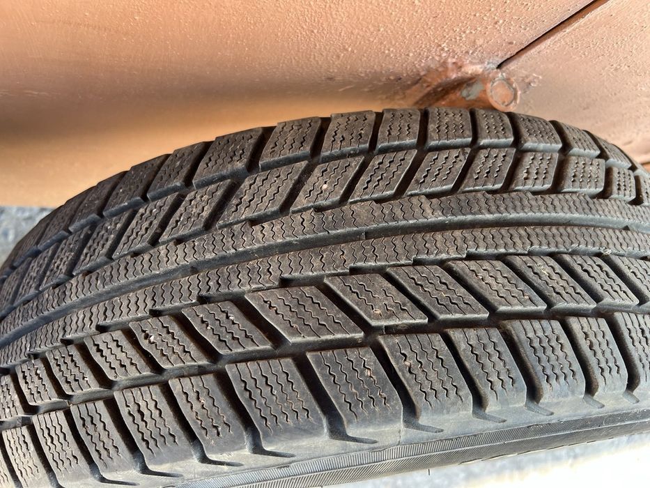 Продам зимові шини фірми белшина 195 65 15