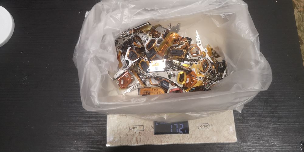 Złom elektroniczny odzysk złota płyty główne GPU ram procesory