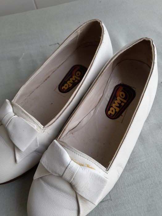 Sapatos de primeira comunhão brancos usados