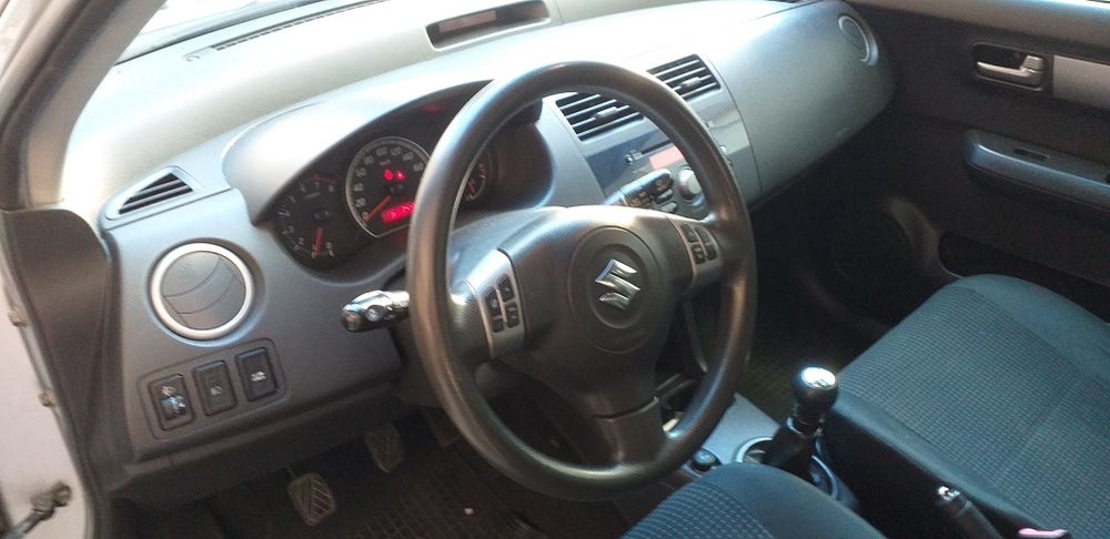 Suzuki Swift 1.3 gasolina 5 portas (Impecavel)
