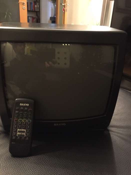 TV Sanyo com comando