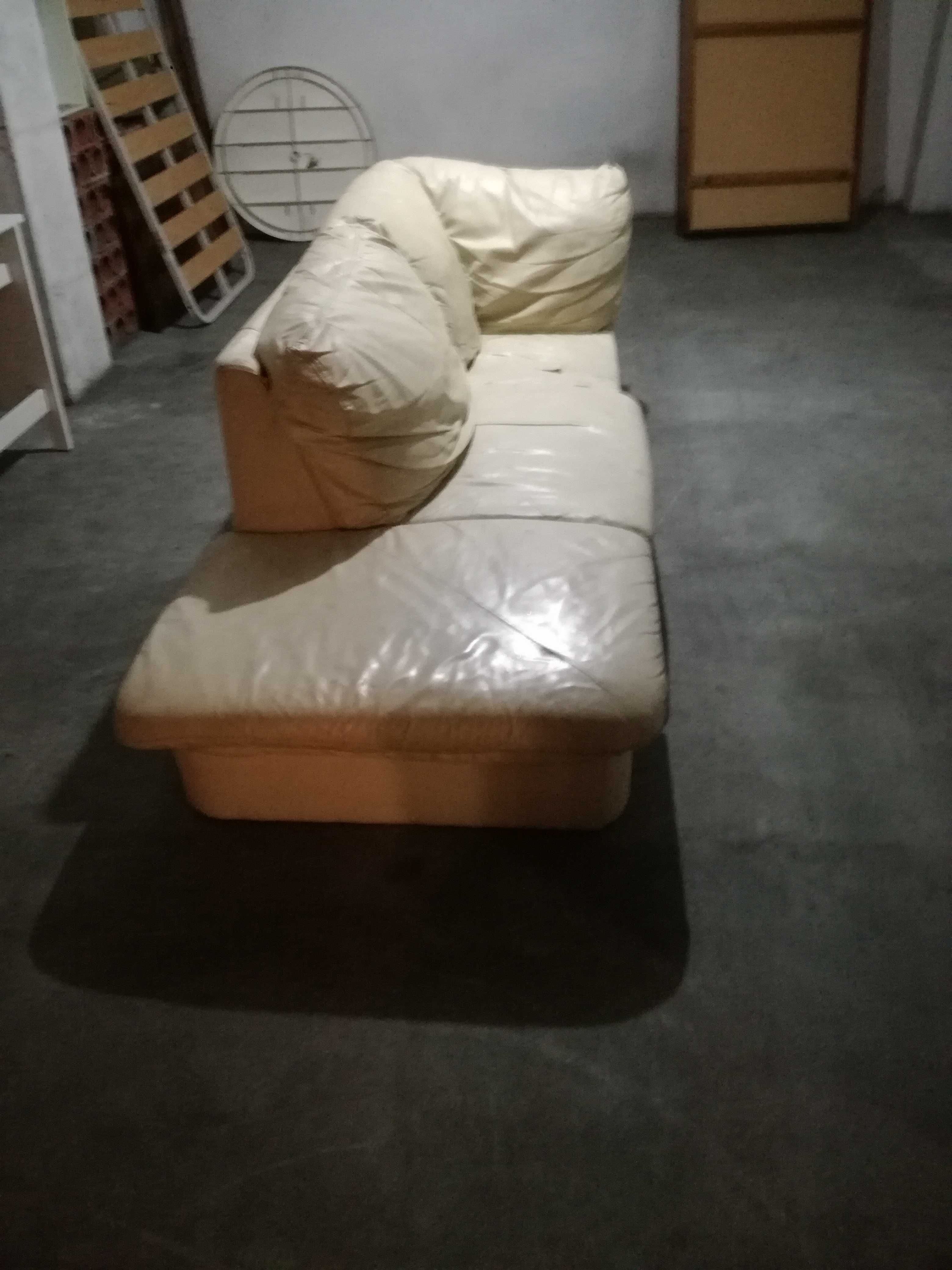 Sofá de canto com cama em napa