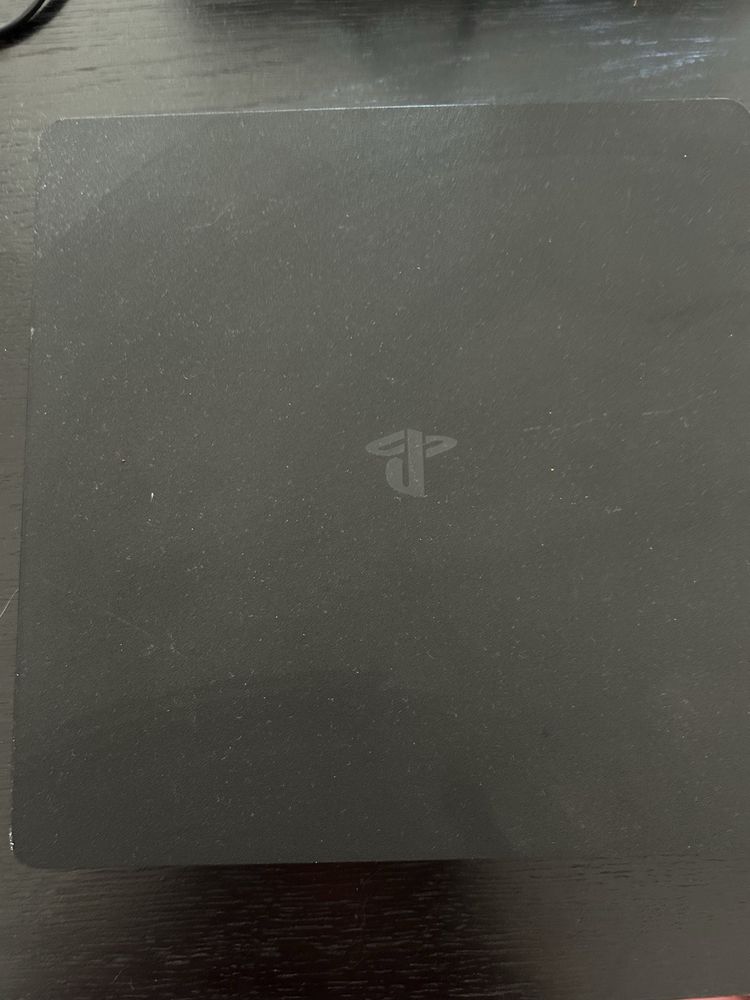 Playstation 4 sem cabos de ligacao. Bom estado.