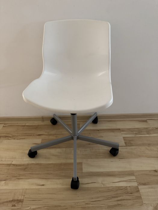 Krzeslo biale Ikea