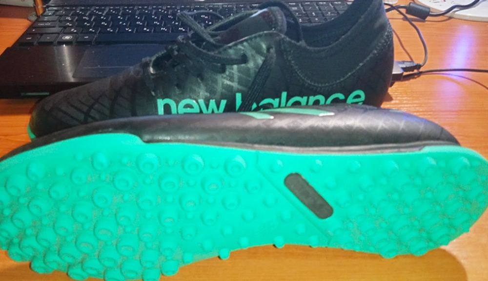 Футбольные кроссовки NEW BALANCE,сороконожки