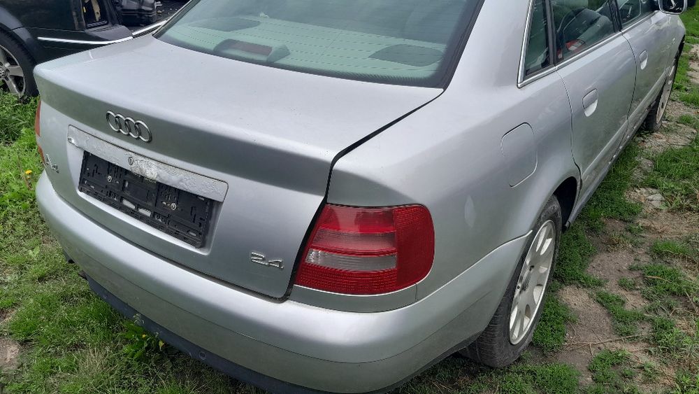 Ķlapa bagażnika audi a4 b5 lift sedan drzwi