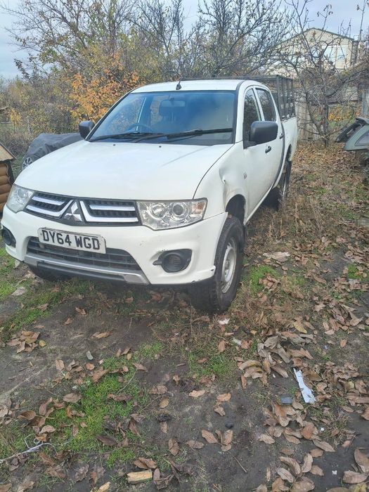 Mitsubishi L200 не розмитнена