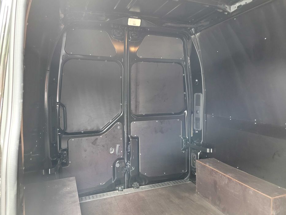 Zabudowa busa, Renault Master L2H2 zabudowa paki ze sklejki
