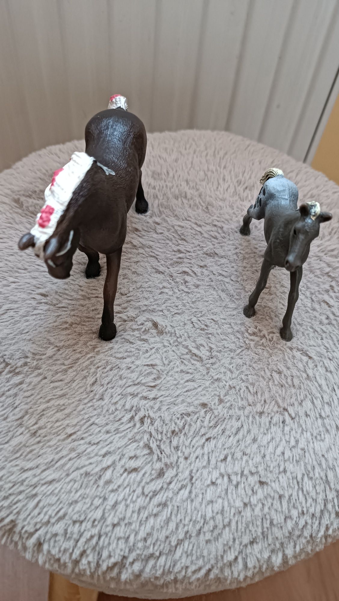 Konie figurki do zabawy