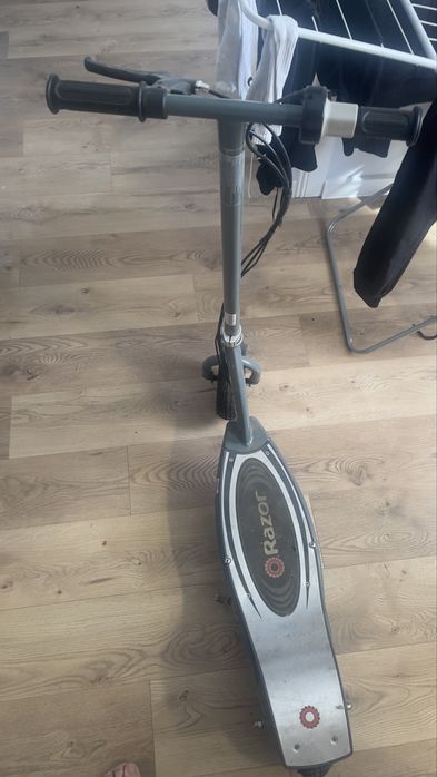 Hulajnoga elektryczna Razor E300 grey w komplecie z ładowarką