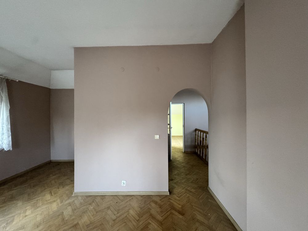 Murowany dom w stylu francuskim na sprzedaż wolnostojący z potencjałem