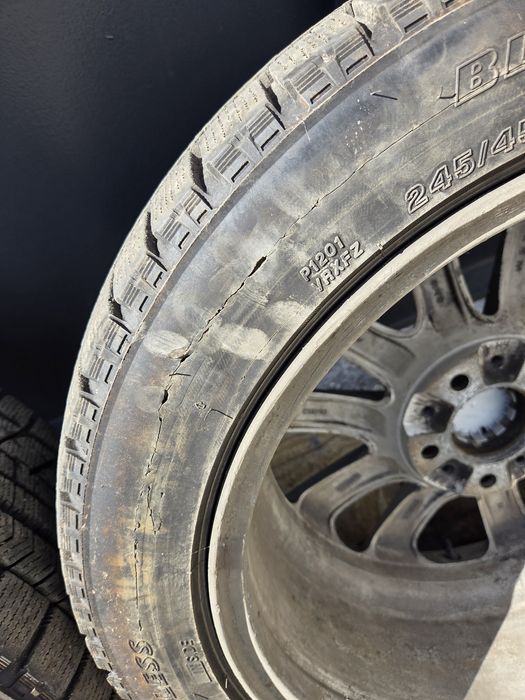 Шини комплект  245/45 R18 Bridgestone Blizzak VRX 20 рік протектор 8мм