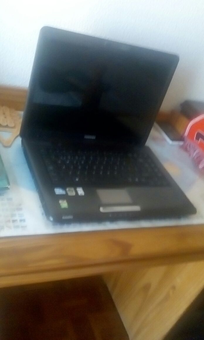 Vendo Computador Toshiba A300 Satelite Portátil e o Carregador!!