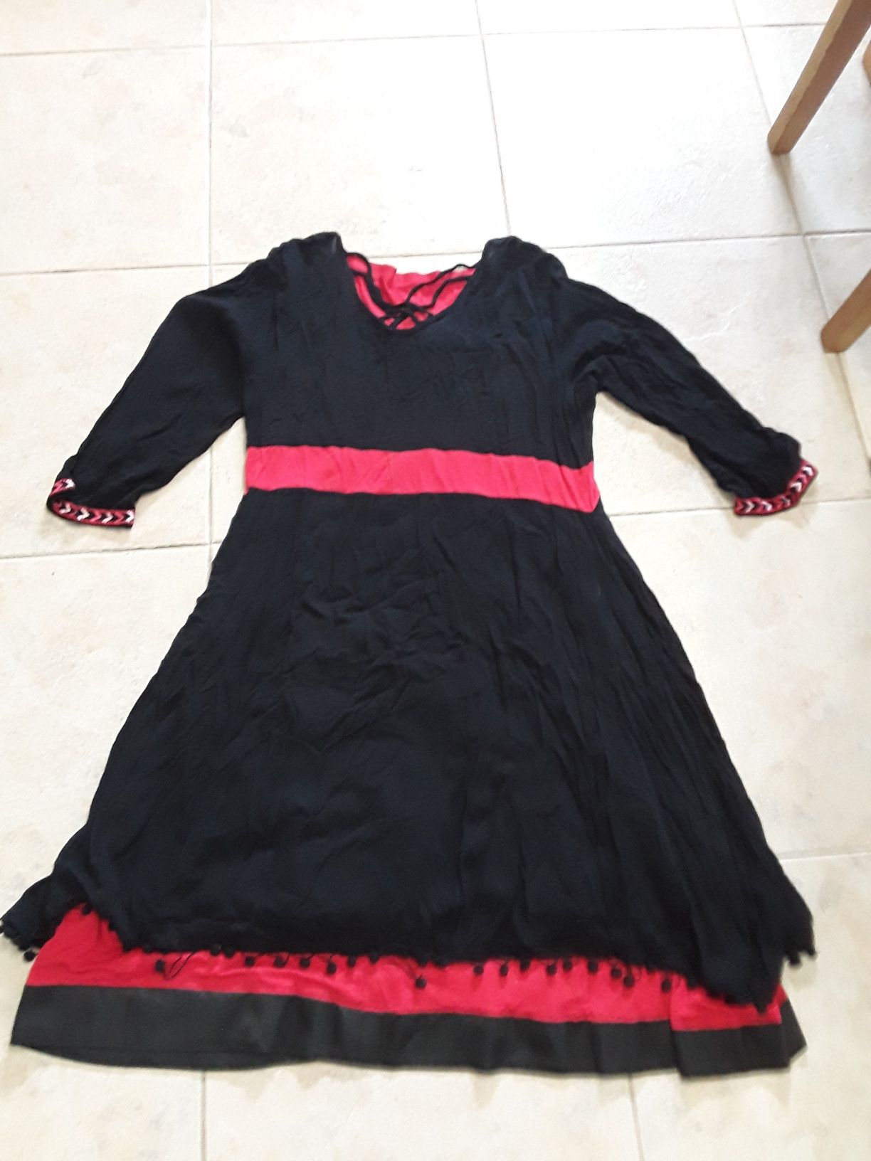 Vestido para meia estação com detalhes no decote tam. XXL