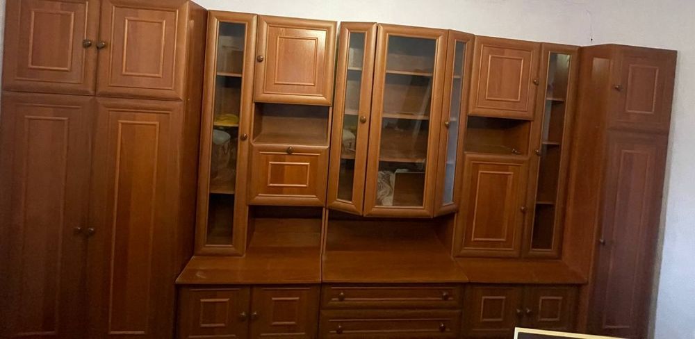 Продається стінка