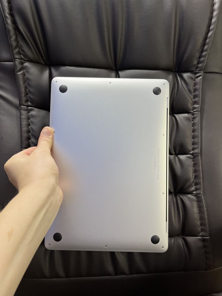 MacBook Air (Retina, 13-inch, 2020) icloud On єкран плохой