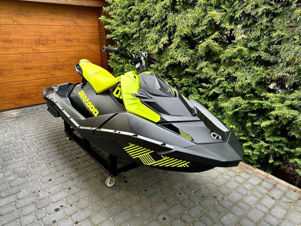 Skuter wodny SeaDoo Spark Trixx 2023 3up, 2 mth, Manta Green,