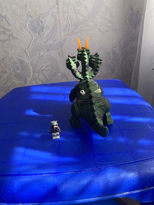 Іграшка дракон з яйцем