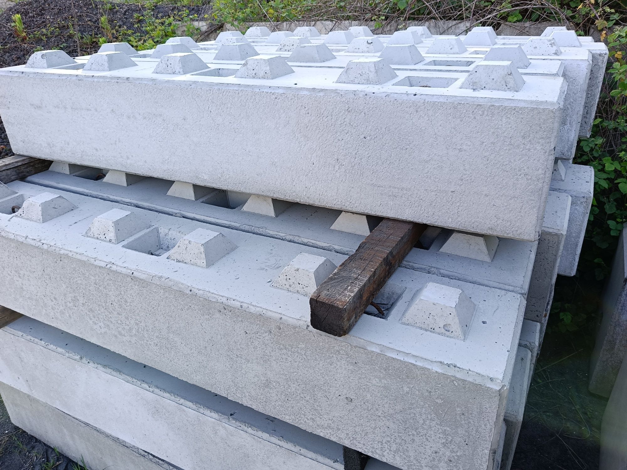 Blok LEGO beton 180/30/30