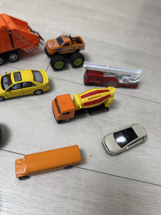 Набір іграшок-машинок! Одним набором!