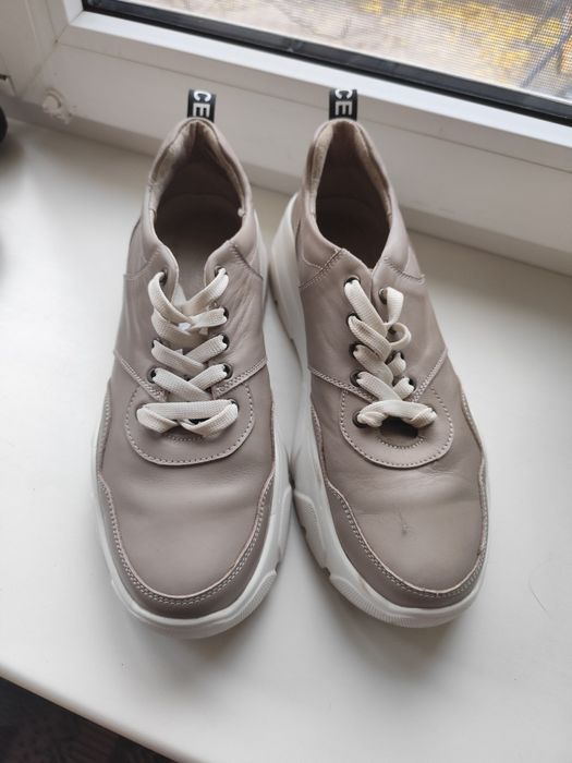 Кросівки жіночі 41 розмір