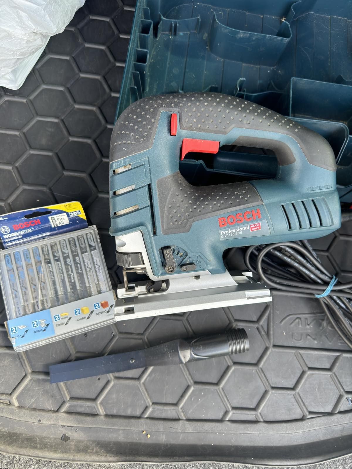 Професійний електролобзік Bosch Profesional GST 150 BCE