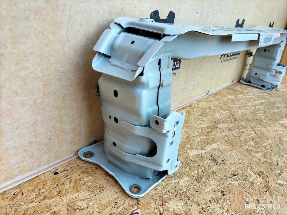 Ford Transit Connect MK2 13- Усилитель переднего бампера KV6B-V10922BC