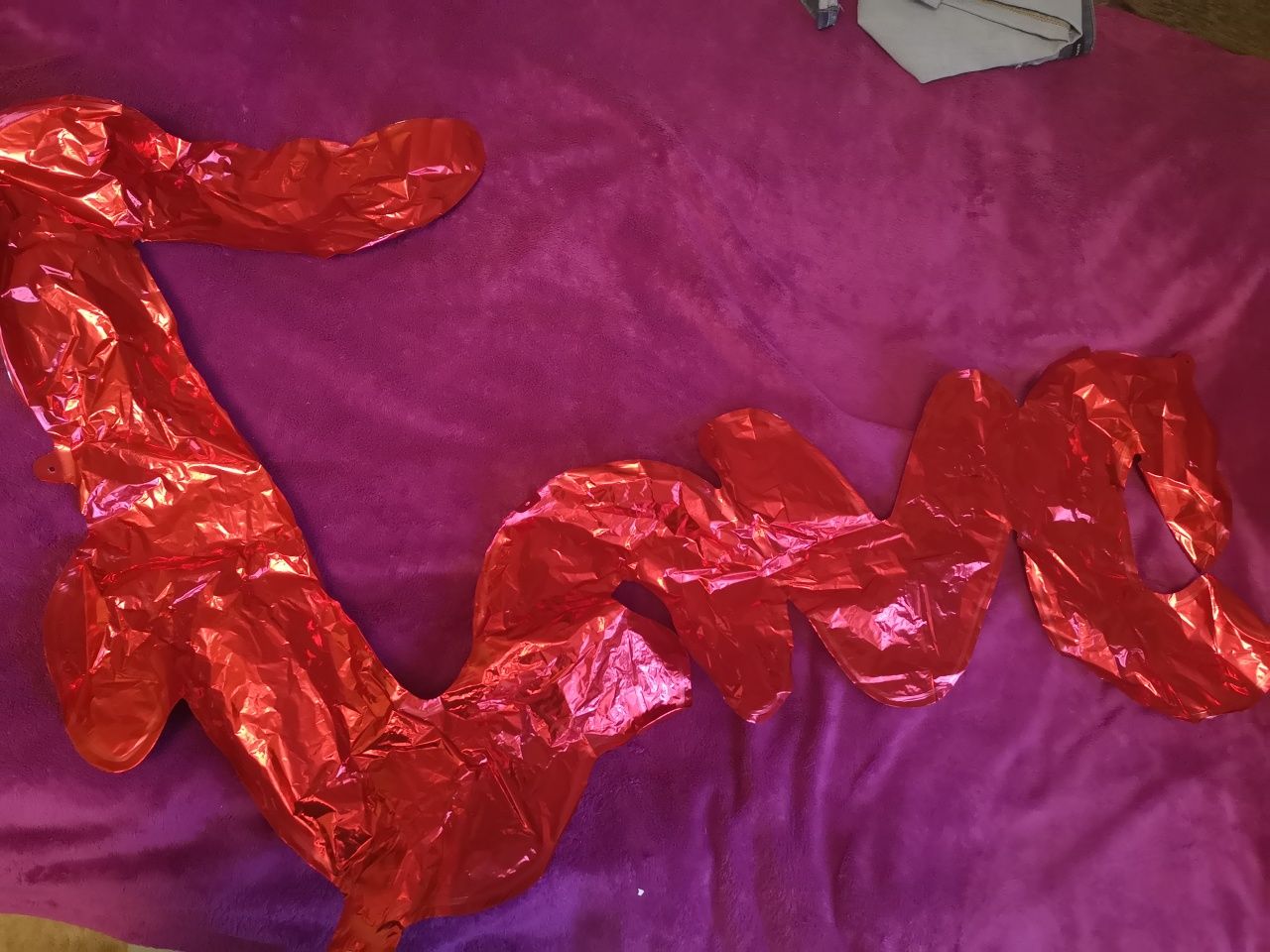 Balon napis love czerwony