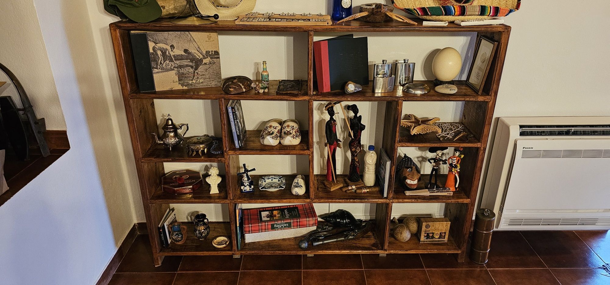 Móvel em Madeira