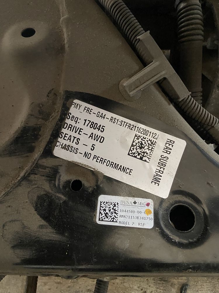 Задня ходова і підрамник Model Y 2021 1044580-00-C