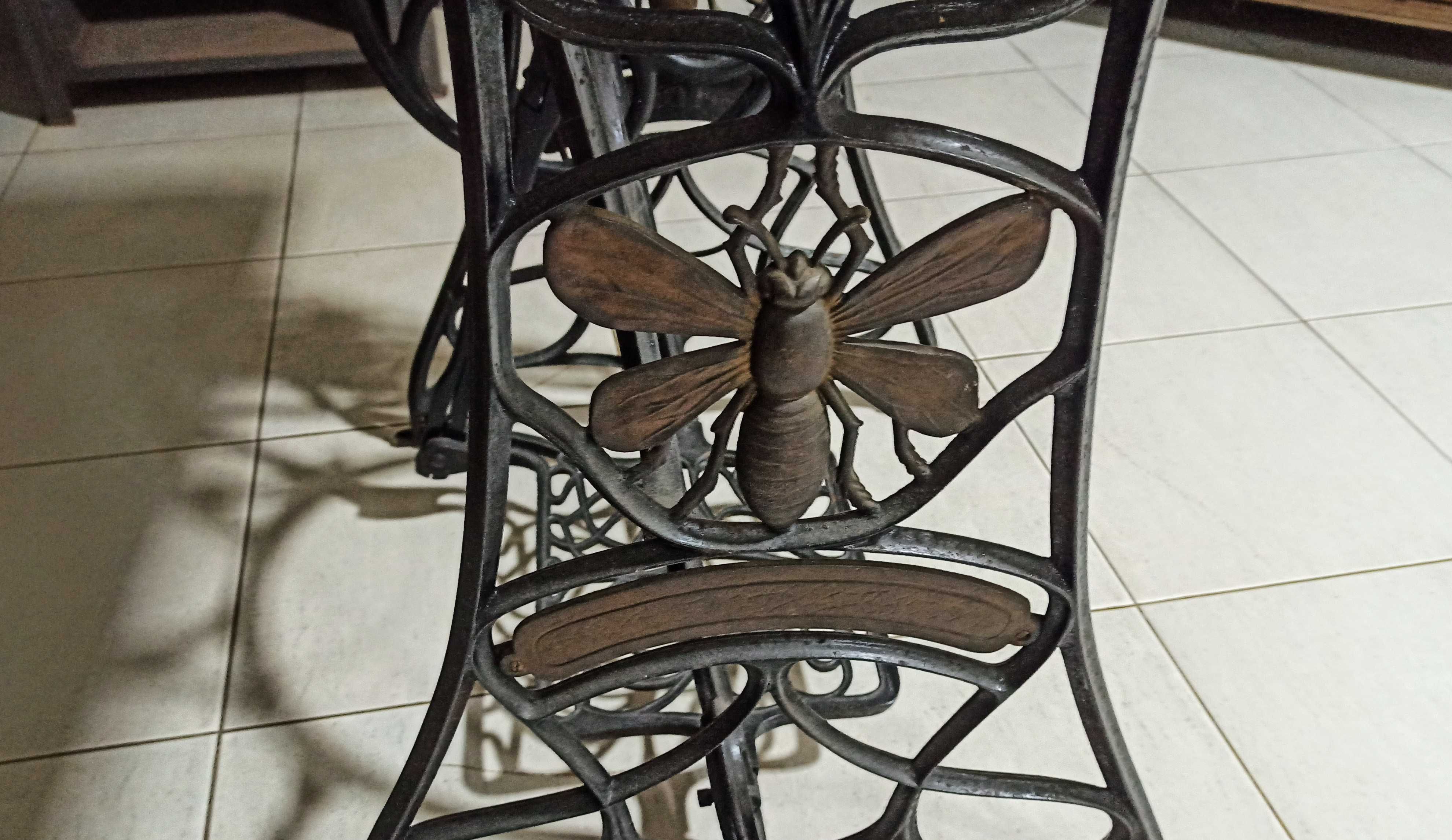 Máquina de costura decorativa edição limitada
