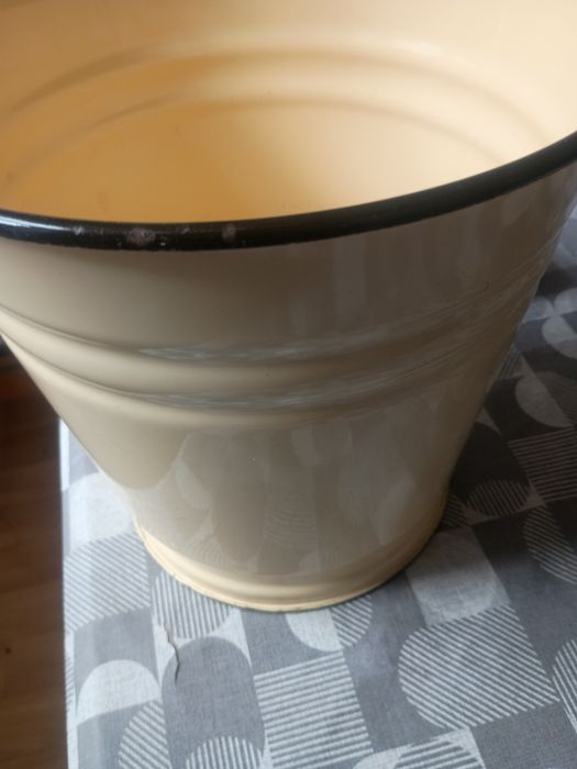 Wiadro z PRLlata 80 xx wieku