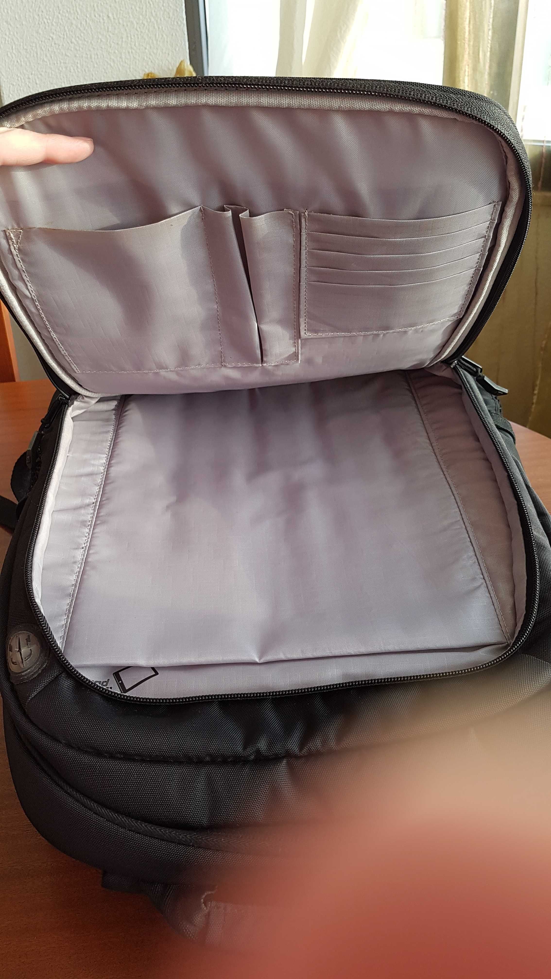 Mochila Tucano Preta 17''