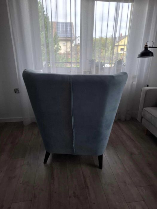Duży Fotel uszak z firmy BRW wys. 104, szer. 91