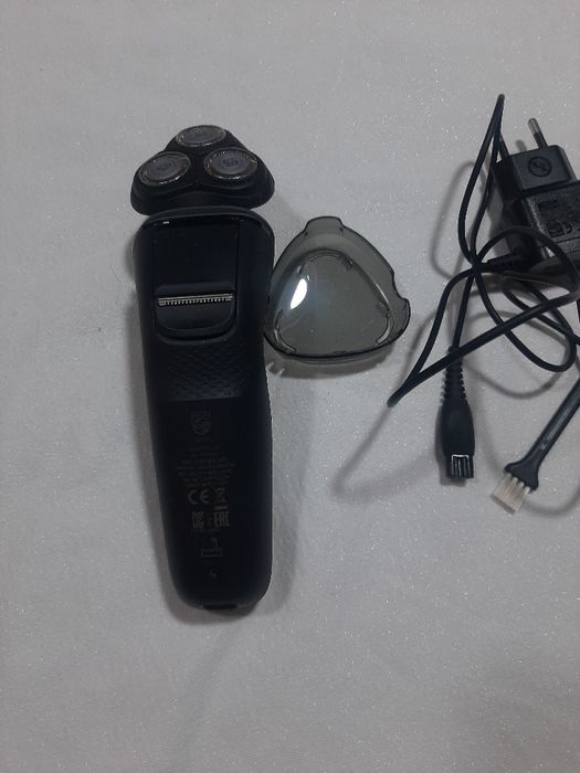 Máquina de barbear Philips com aparador de patilhas