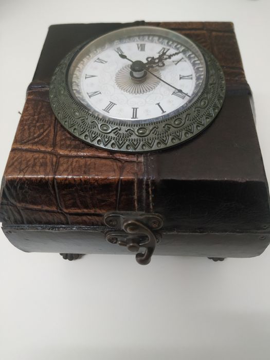Guarda jóias vintage, madeira , couro/pele com relógio colecionador