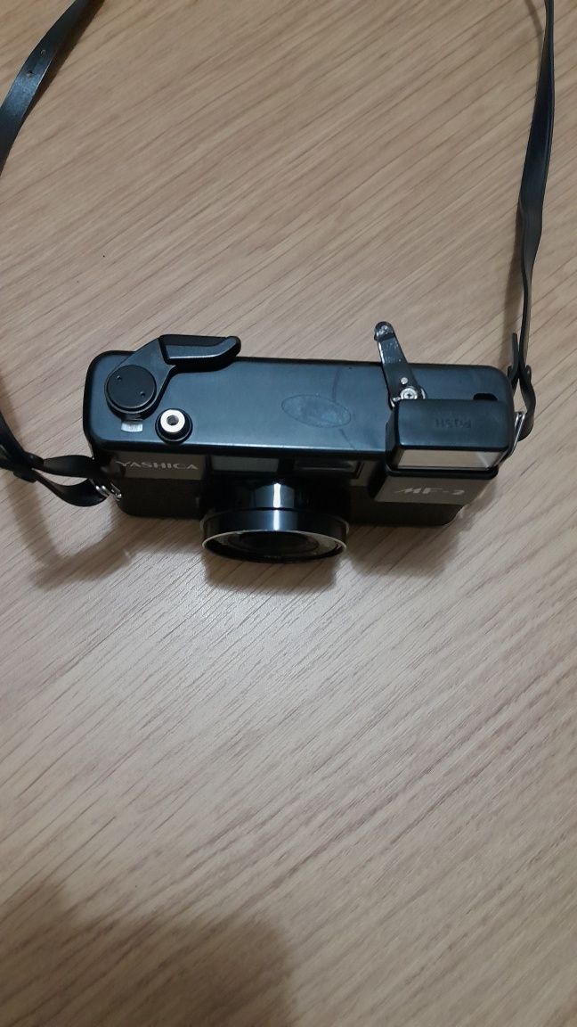 Máquina Fotográfica Yashica MF-2